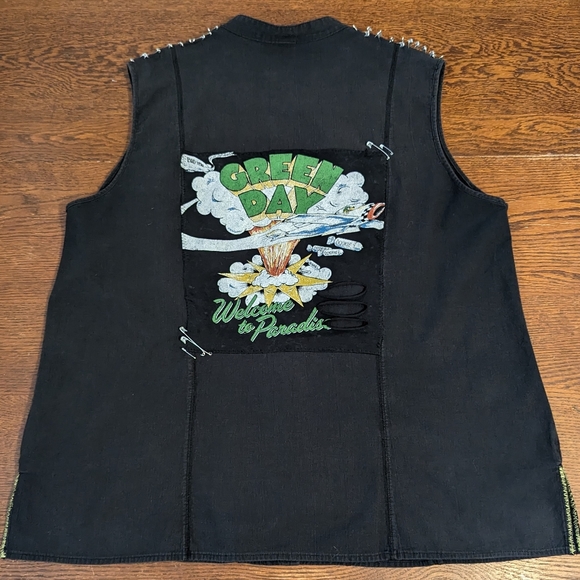 Green Day sleeveless button up top - Picture 4 of 6